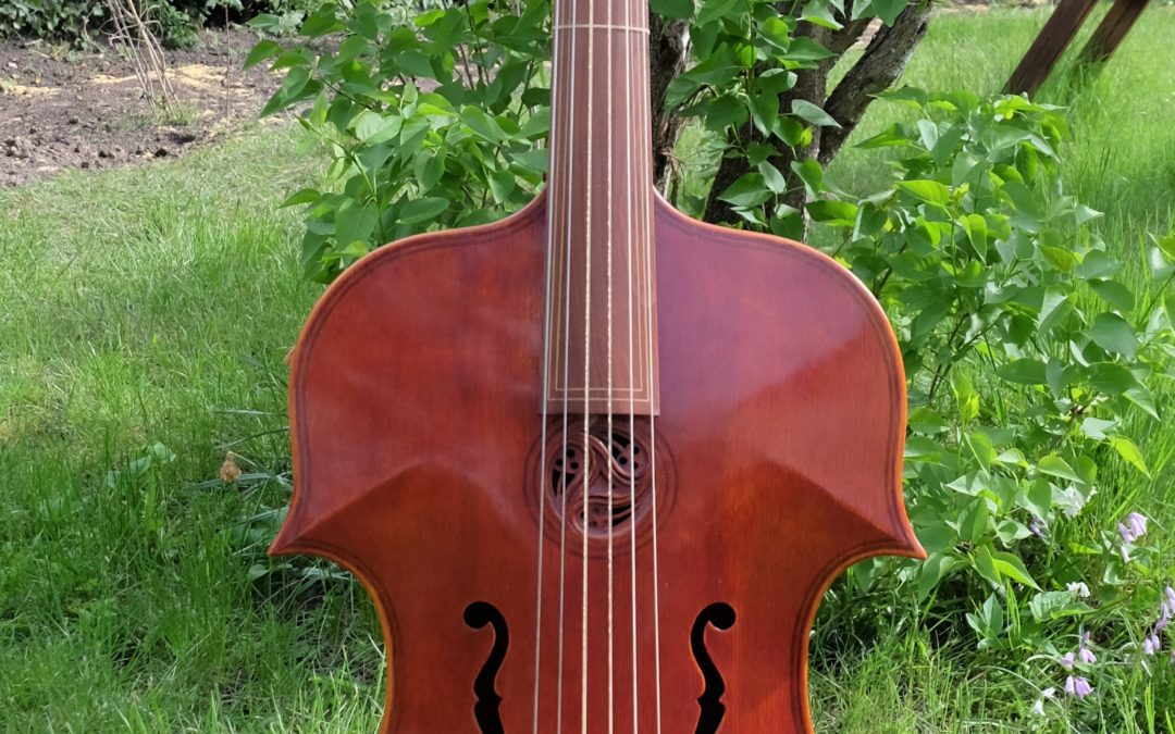 A fine viola da gamba, made by Jürgen- Dietrich Krause in 1985